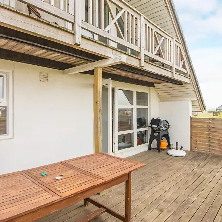 6 Person In Harbo Re Harboør